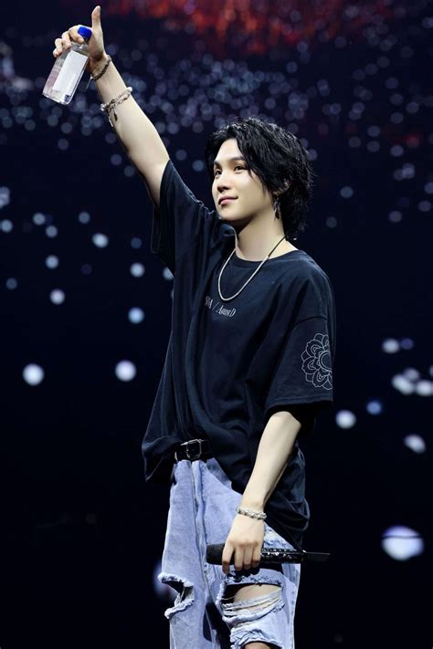 suga outfit